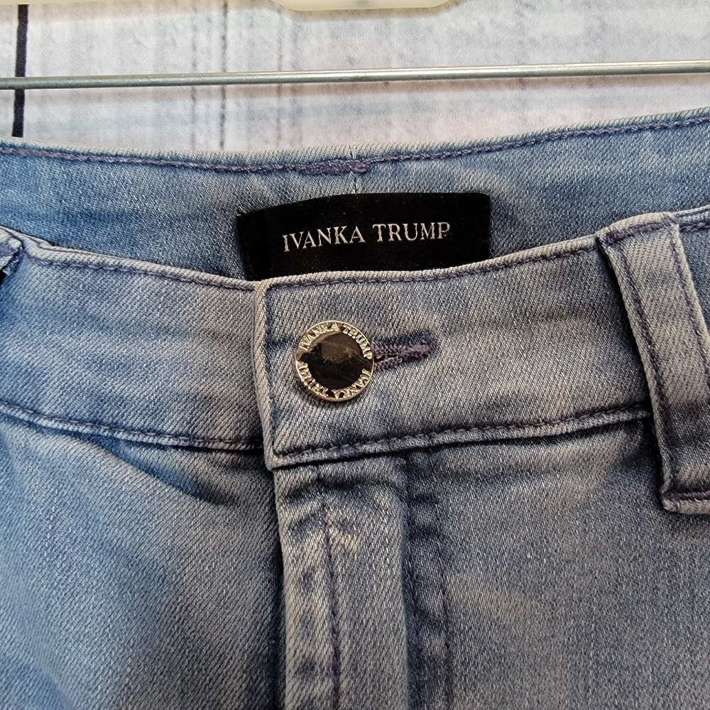 Ivanka Trump light wash jeans sz. 10 - Picture 4 of 13